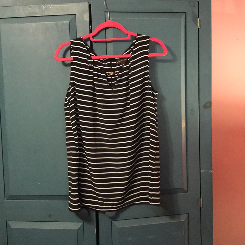 Black and white sleeveless blouse Dana Buchman